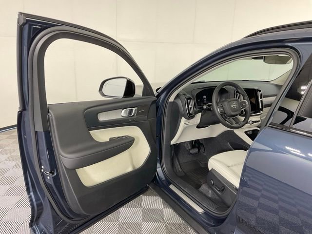 New 2026 Volvo XC40 B5 Ultra w/ Protection Package Premier image 26
