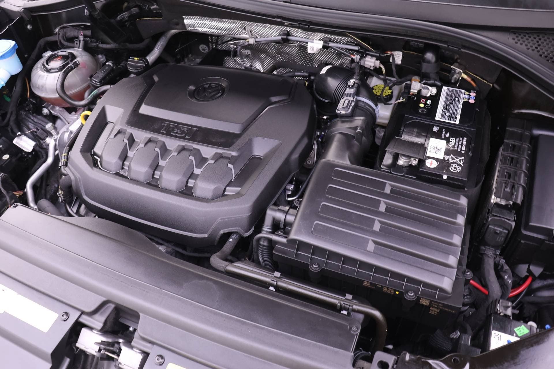 Used 2022 Volkswagen Tiguan SEL R-Line image 16