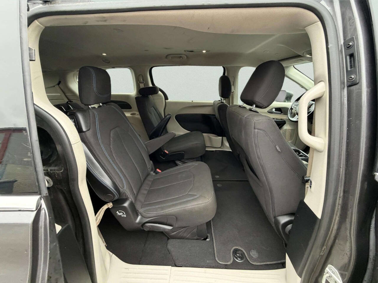 Used 2021 Chrysler Pacifica Touring w/ Cold Weather Group image 23