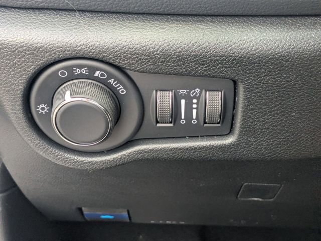 New 2027 Chrysler Pacifica Select FWD image 16