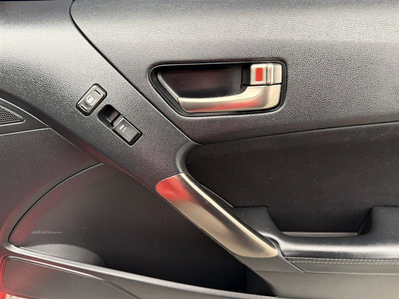Used 2015 Hyundai Genesis 3.8 image 16