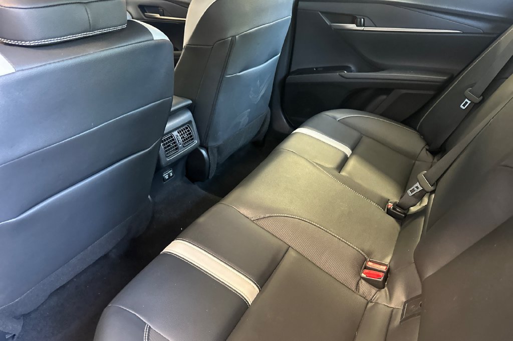 Used 2025 Toyota Camry SE FWD image 15