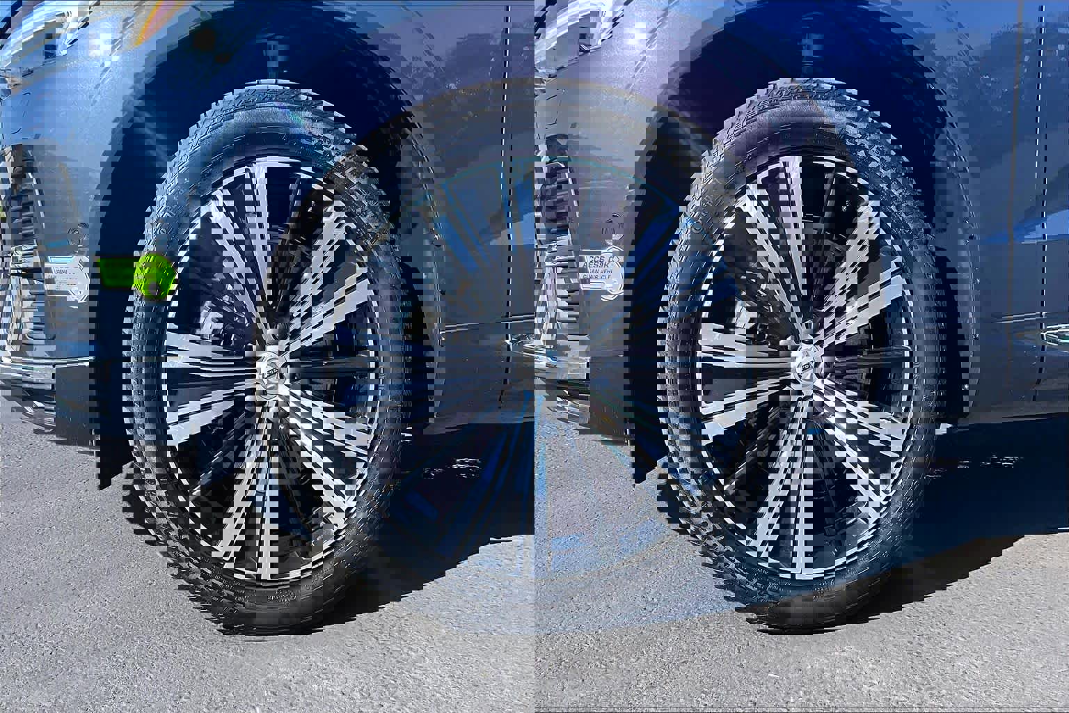 Used 2023 Volvo XC60 T8 Plus w/ Protection Package Premier image 12