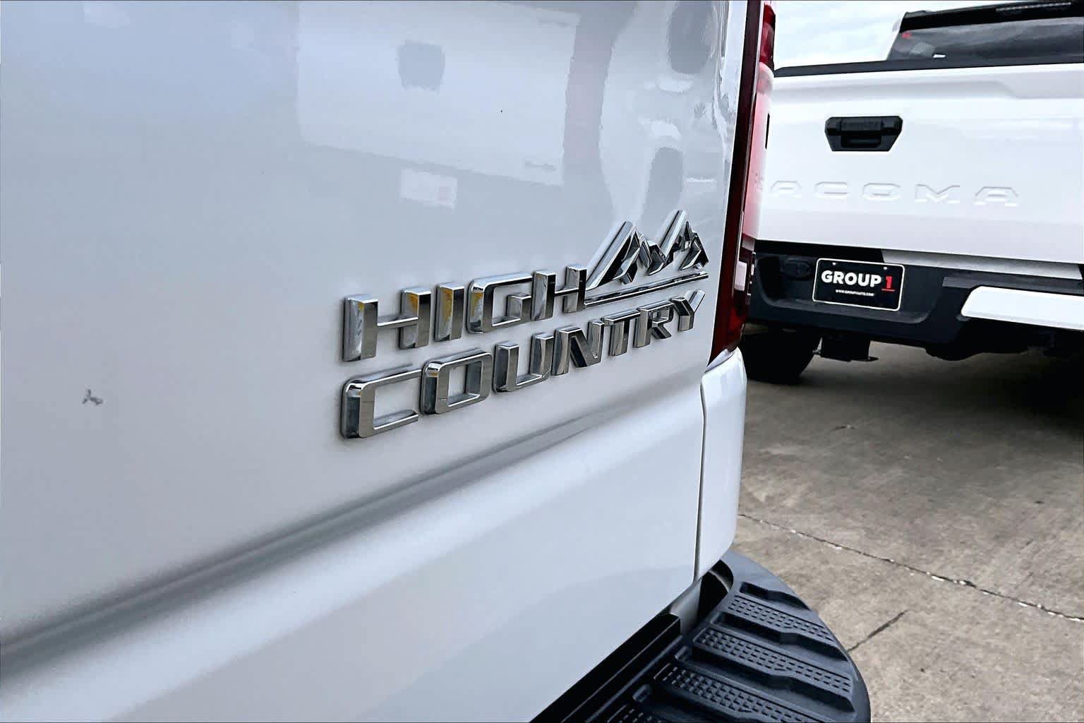 Used 2021 Chevrolet Silverado 1500 High Country w/ Technology Package AWD/4WD image 9