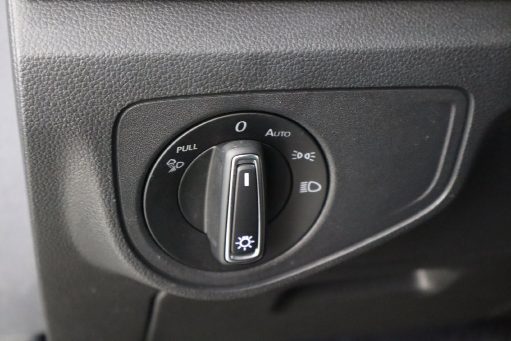 Used 2022 Volkswagen Atlas Cross Sport SE FWD image 22