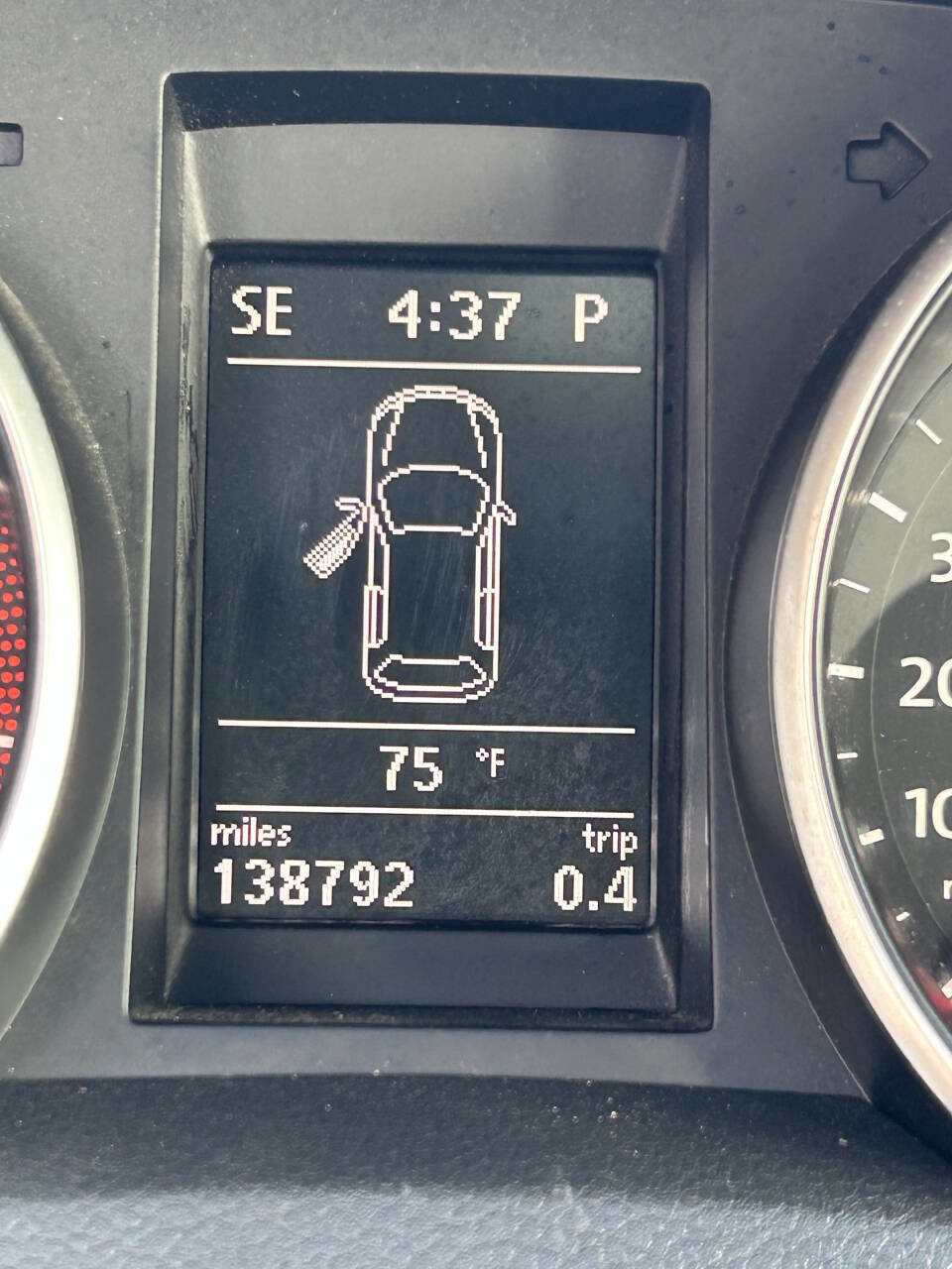 Used 2010 Volkswagen Golf 4-Door image 11