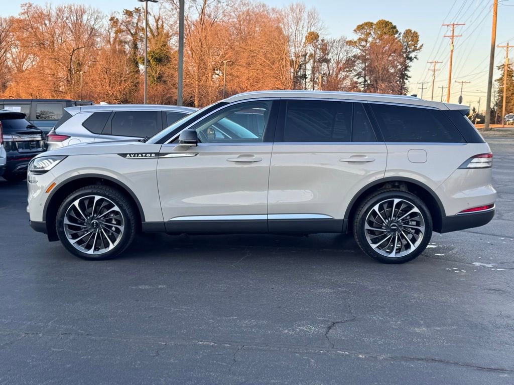 Used 2023 Lincoln Aviator Reserve w/ Equipment Group 201A image 3