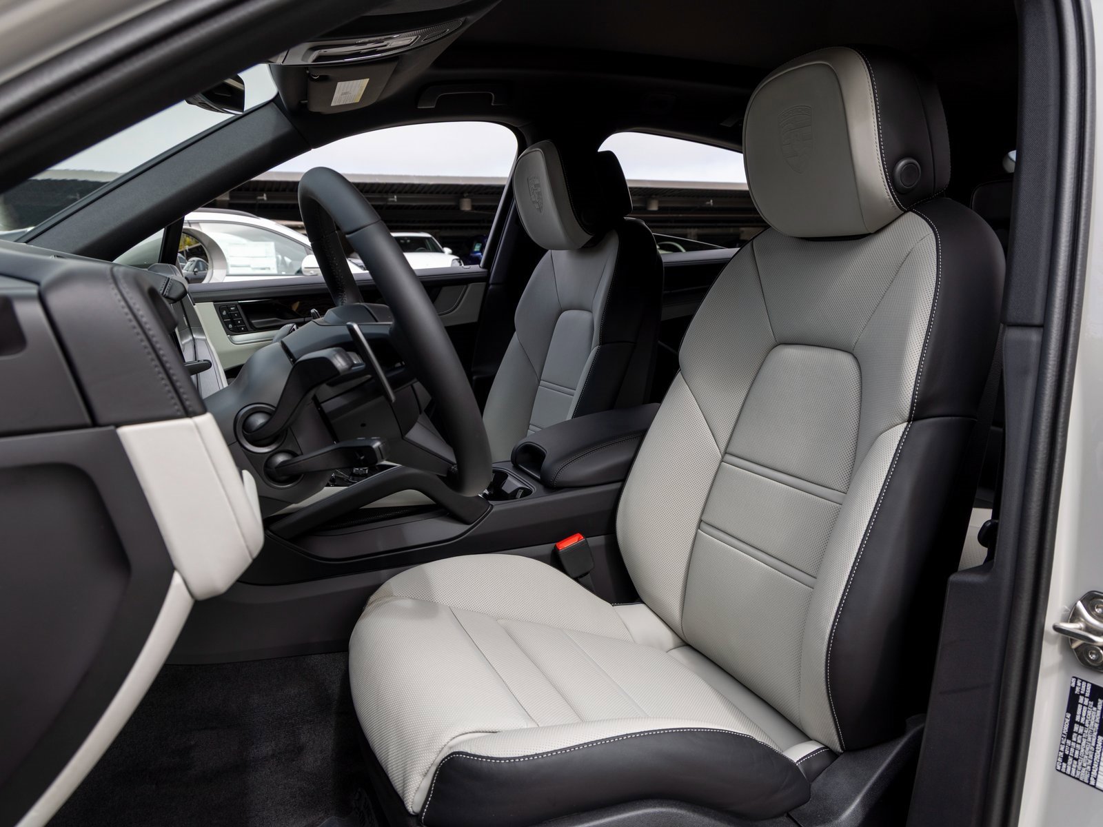 New 2025 Porsche Cayenne Coupe image 5