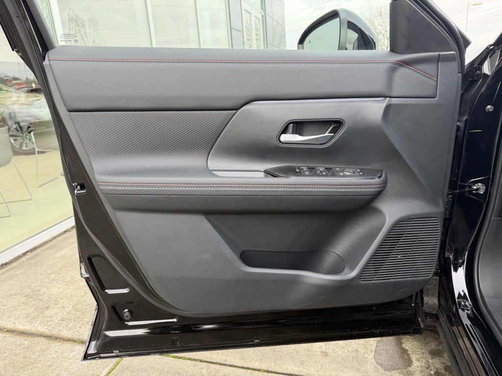 New 2026 Nissan Kicks SR w/ Cold Weather Package image 15