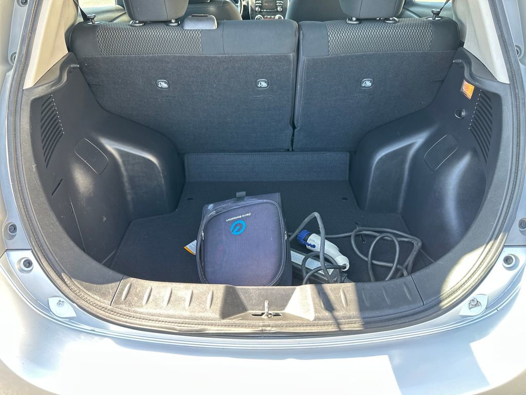 Used 2014 Nissan Leaf S w/ Charge Package FWD image 17