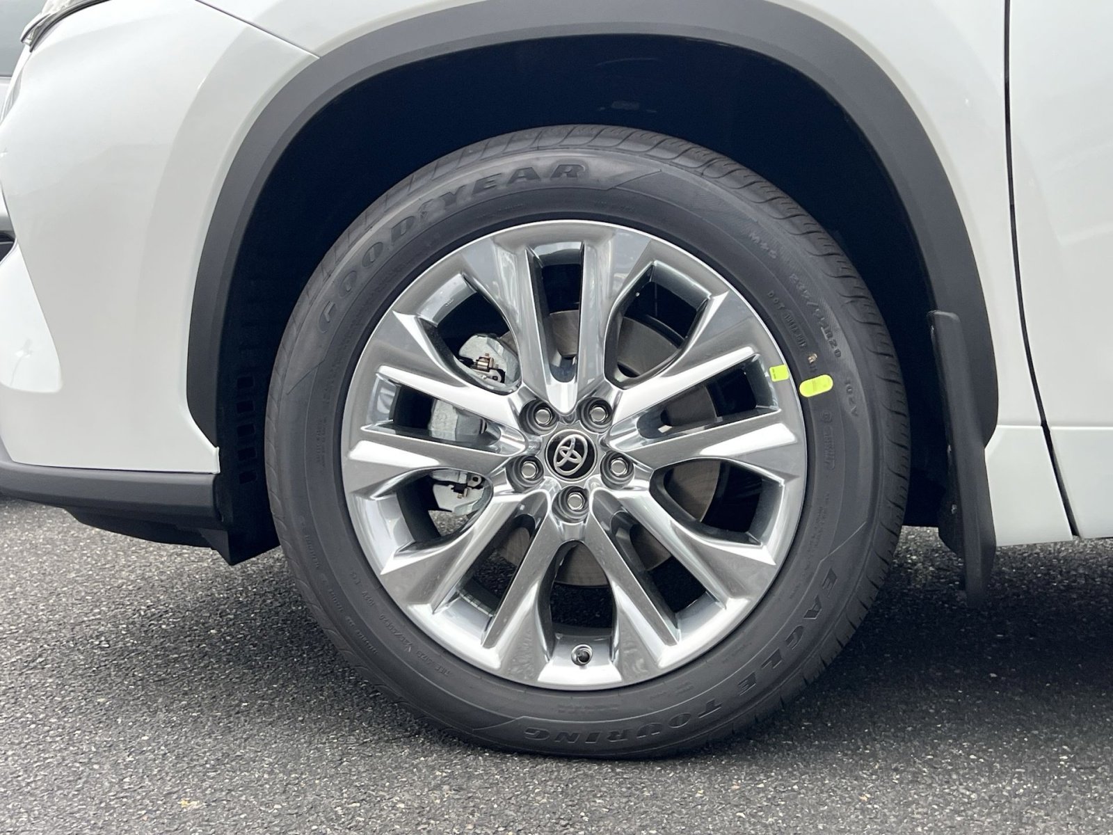 New 2025 Toyota Highlander Limited image 5