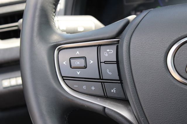 Certified 2025 Lexus UX 300h FWD image 18