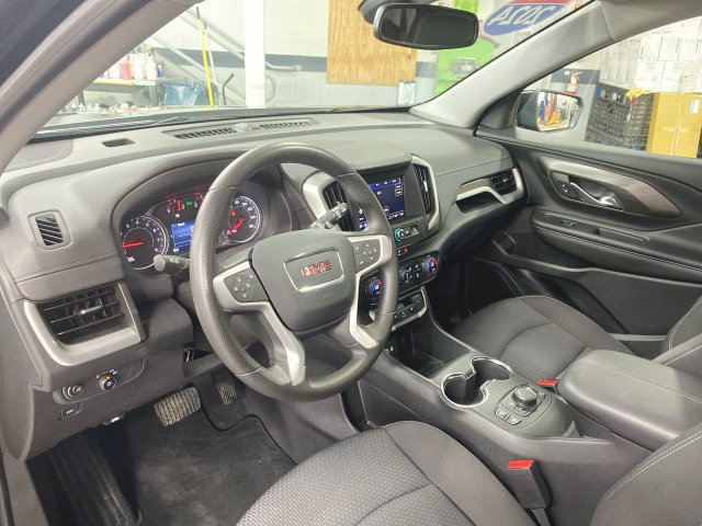 Used 2024 GMC Terrain SLE w/ Driver Convenience Package FWD image 10