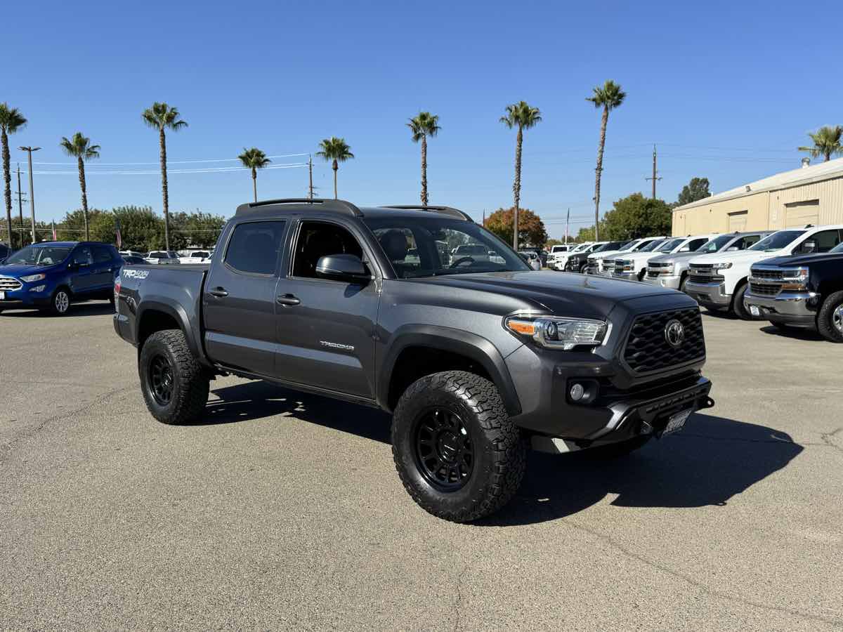 Used 2020 Toyota Tacoma TRD Off-Road w/ Technology Package AWD/4WD image 2