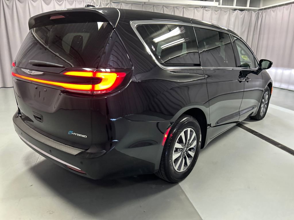 Used 2024 Chrysler Pacifica Select image 7