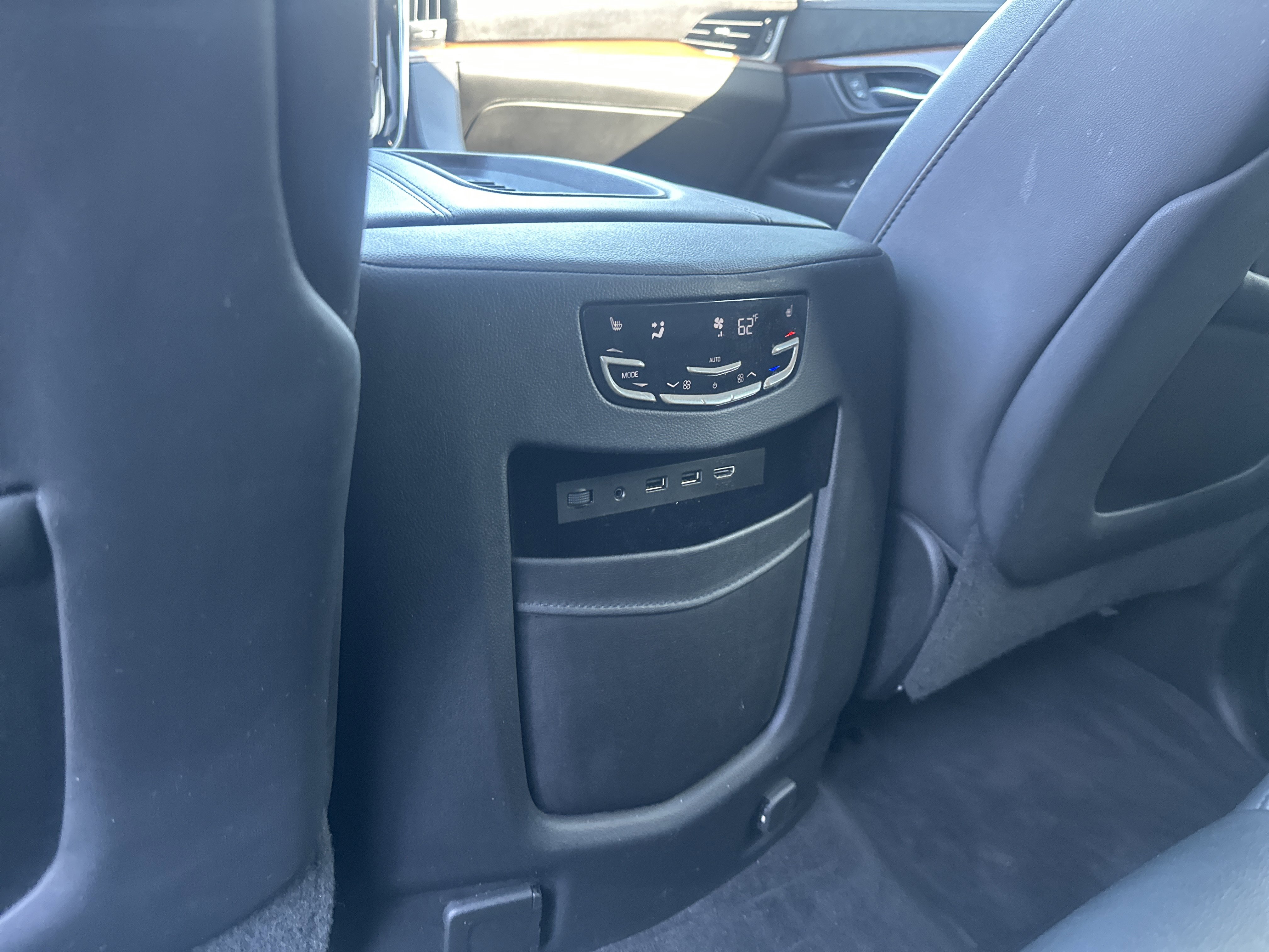 Used 2020 Cadillac Escalade Premium Luxury image 25