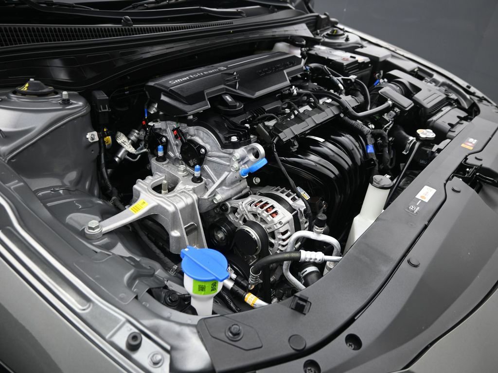 Used 2025 Hyundai Elantra Sport image 37