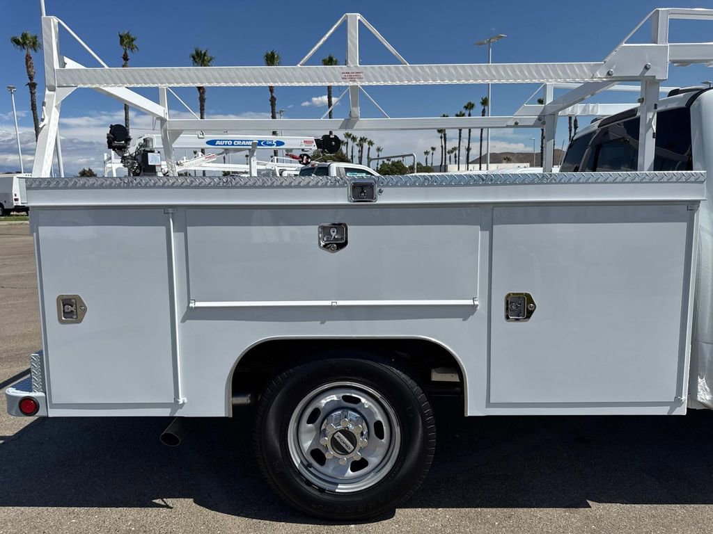 New 2025 Ford F350 XL w/ XL Chrome Package image 18