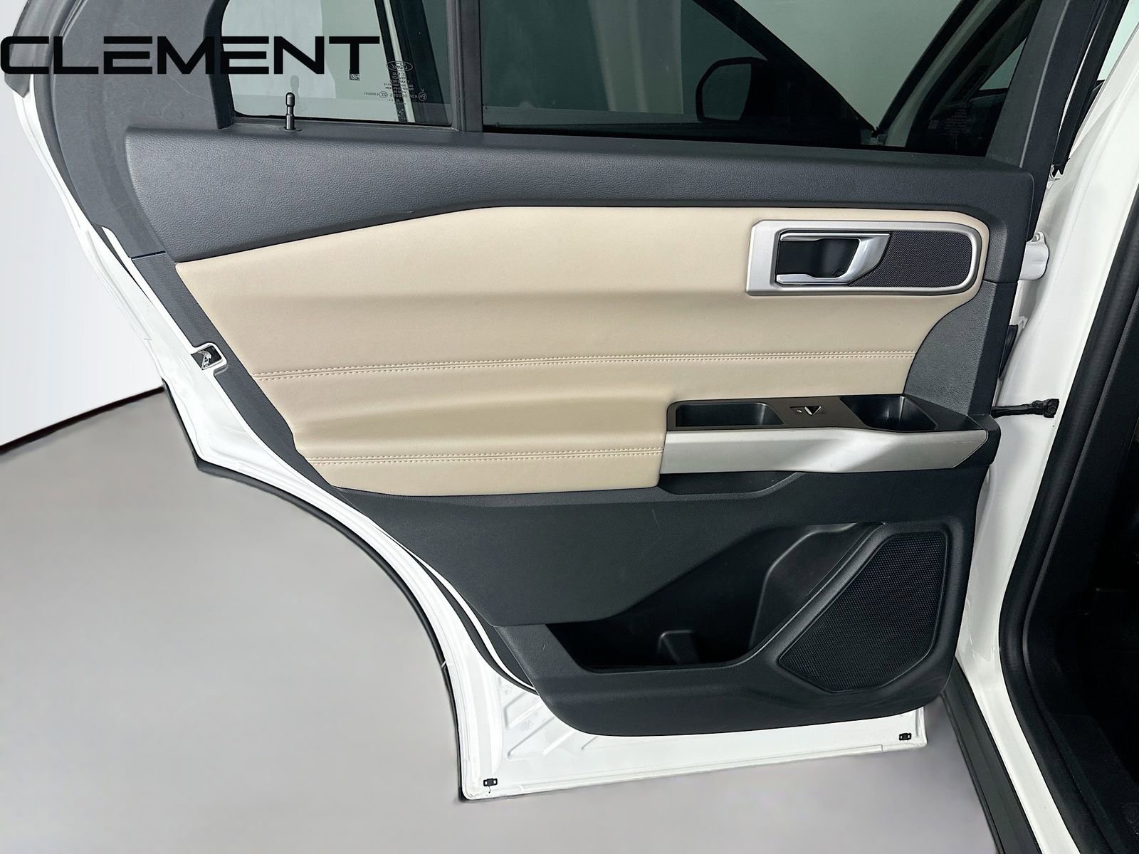 Used 2022 Ford Explorer XLT w/ Equipment Group 202A AWD/4WD image 30