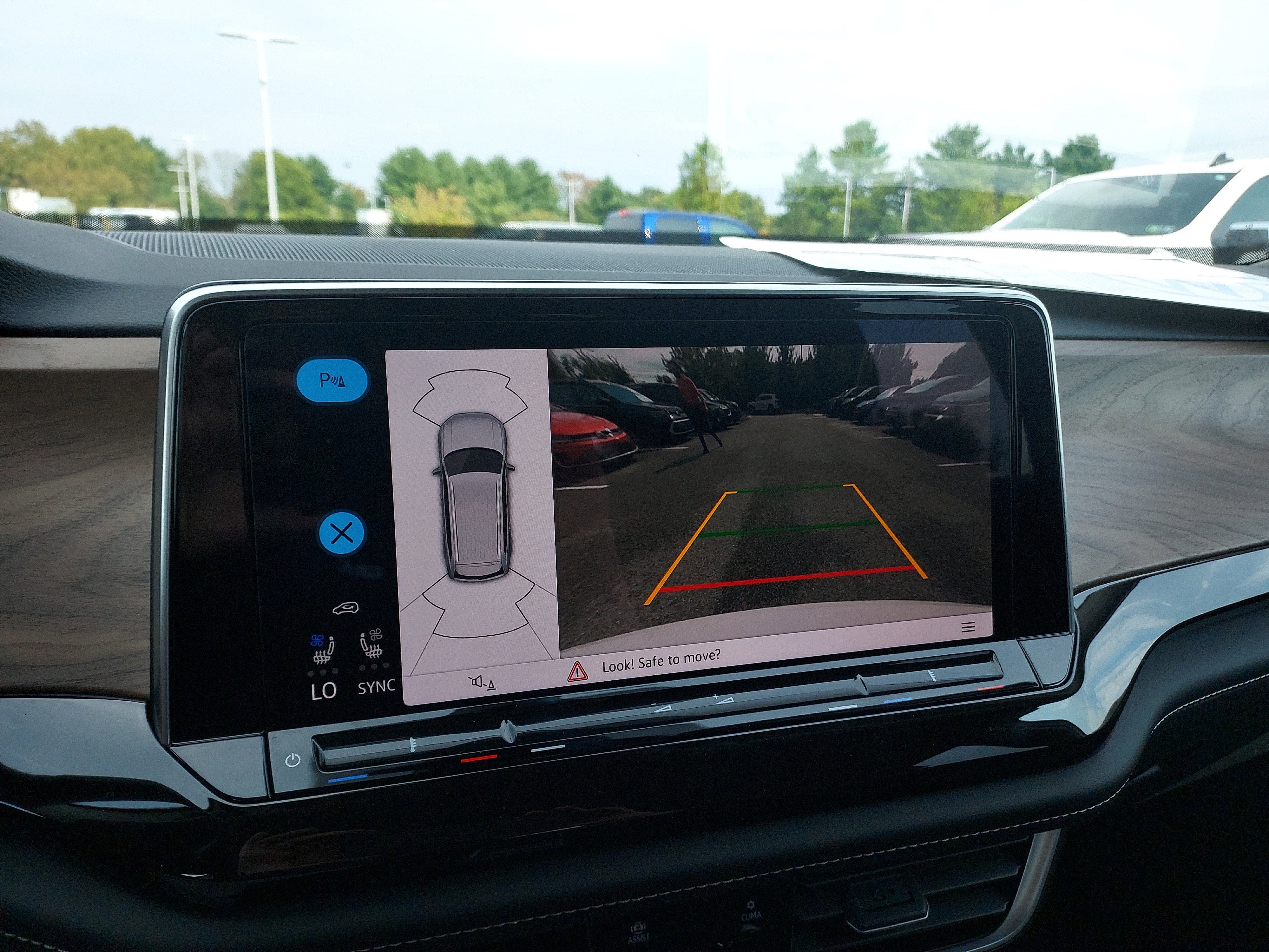 New 2026 Volkswagen Atlas SE image 32