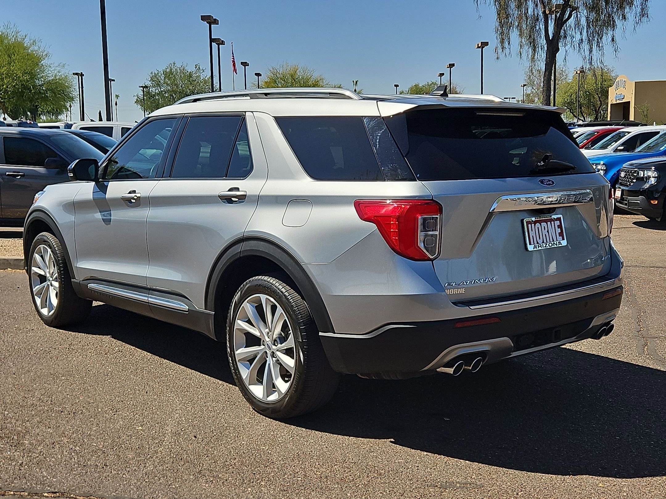 Used 2023 Ford Explorer Platinum w/ Technology Package AWD/4WD image 8