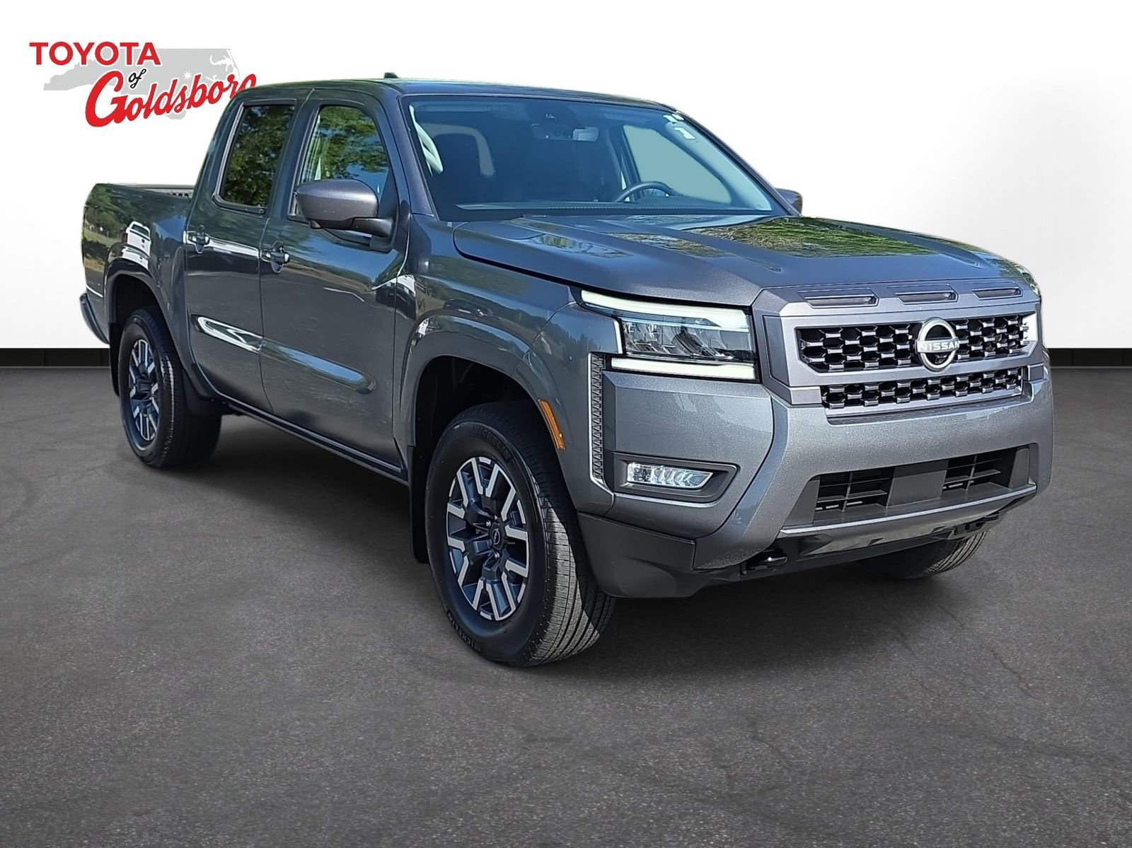 Used 2025 Nissan Frontier SL AWD/4WD image 3