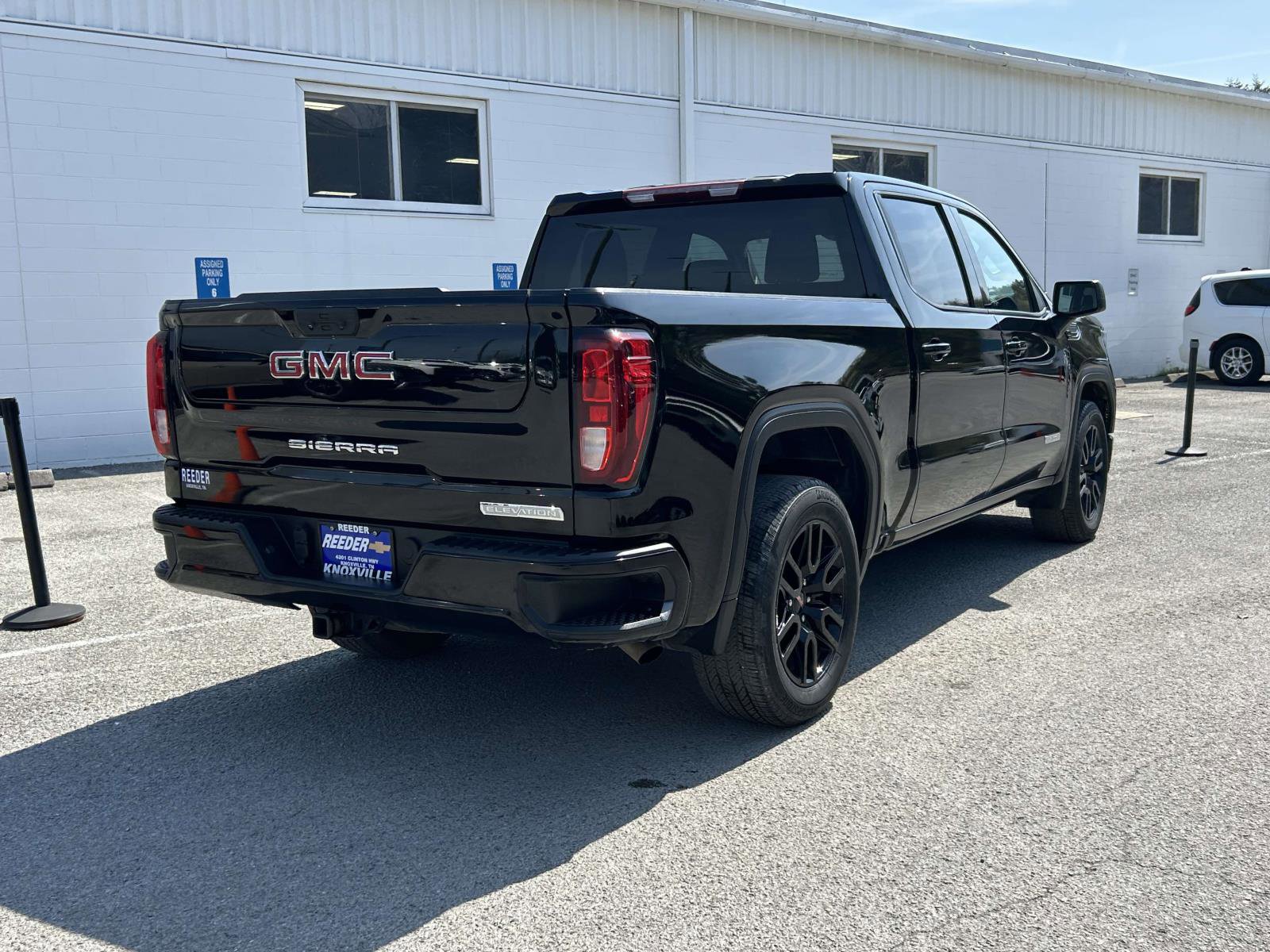 Used 2022 GMC Sierra 1500 Elevation image 3