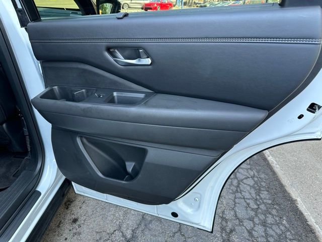 Used 2025 Nissan Pathfinder Platinum AWD/4WD image 21