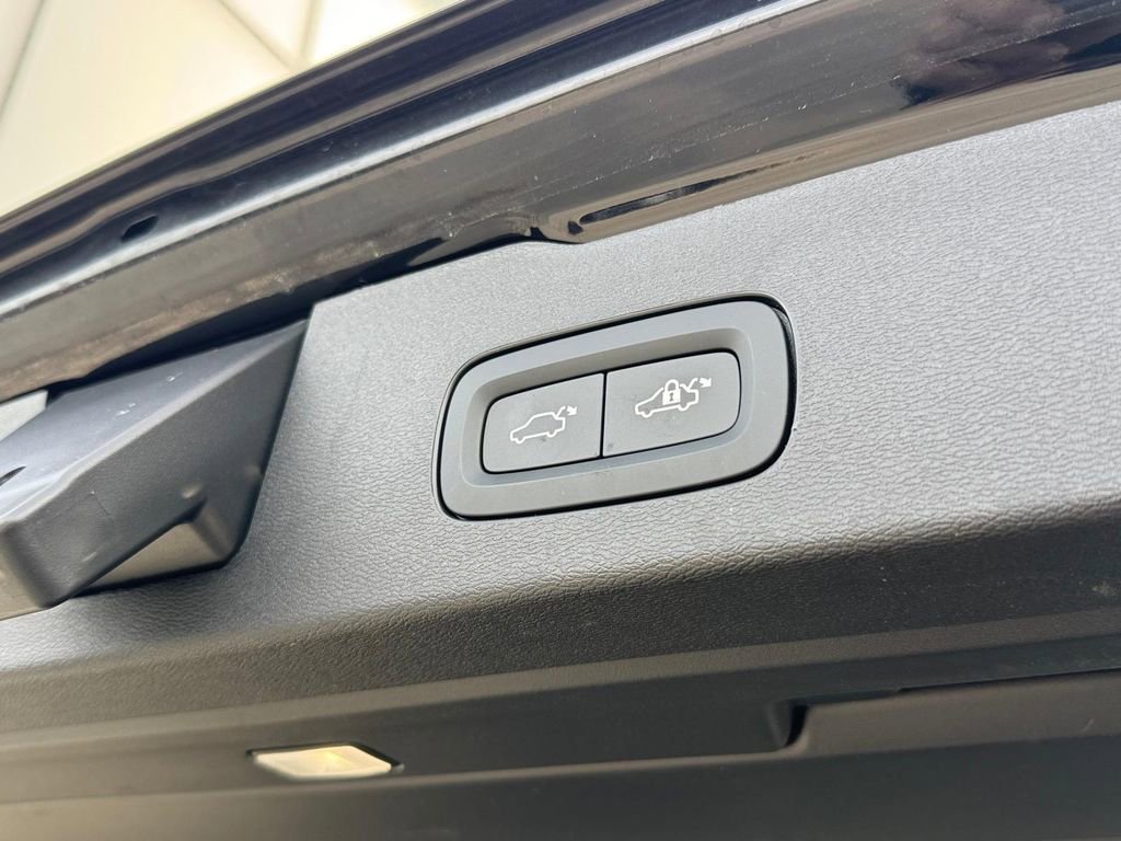 Used 2026 Volvo V60 B5 Cross Country Plus w/ Climate Package image 6