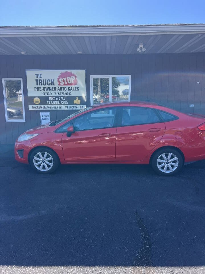 Used 2012 Ford Fiesta SE FWD image 2