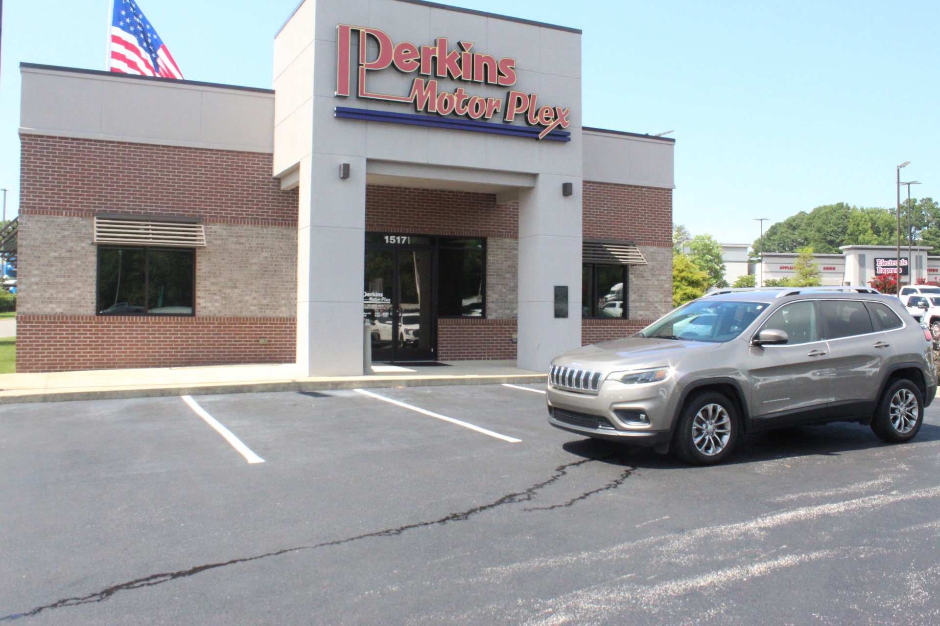 Used 2020 Jeep Cherokee Latitude Plus FWD image 34