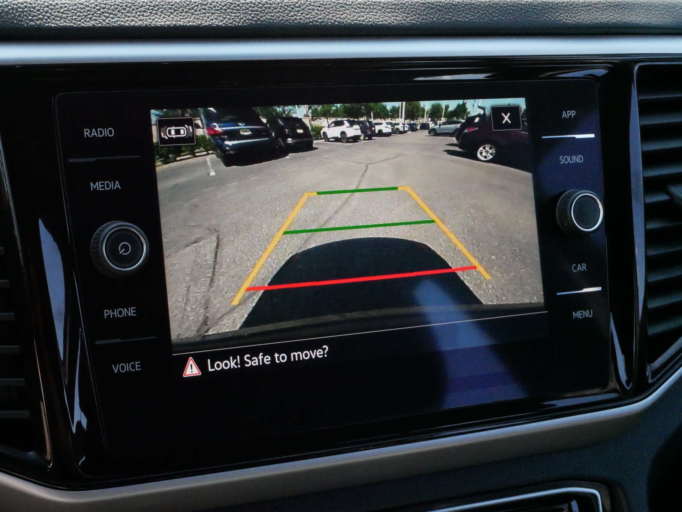 Certified 2023 Volkswagen Atlas Cross Sport SE w/ Panoramic Sunroof Package AWD/4WD image 21