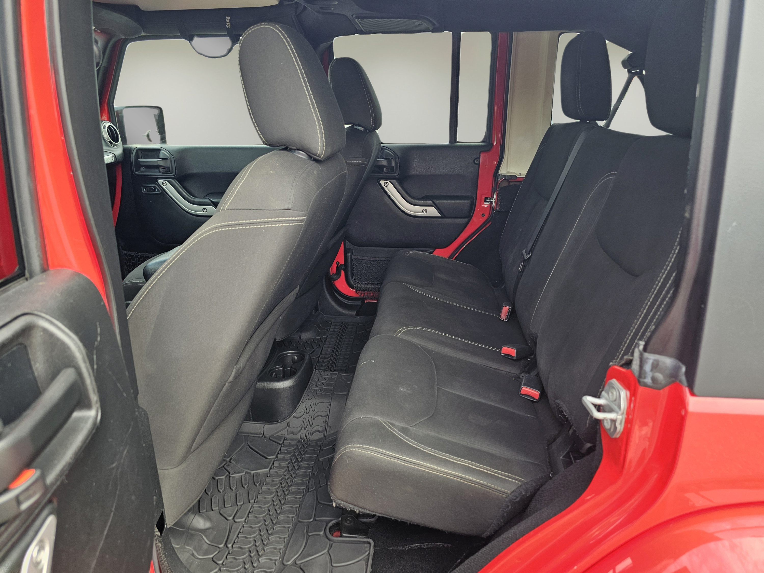 Used 2017 Jeep Wrangler Unlimited Sahara w/ Connectivity Group AWD/4WD image 15