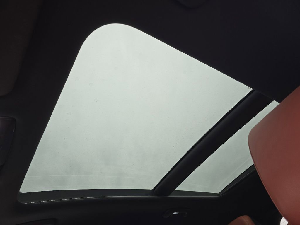 Used 2023 Kia Sportage SX image 3