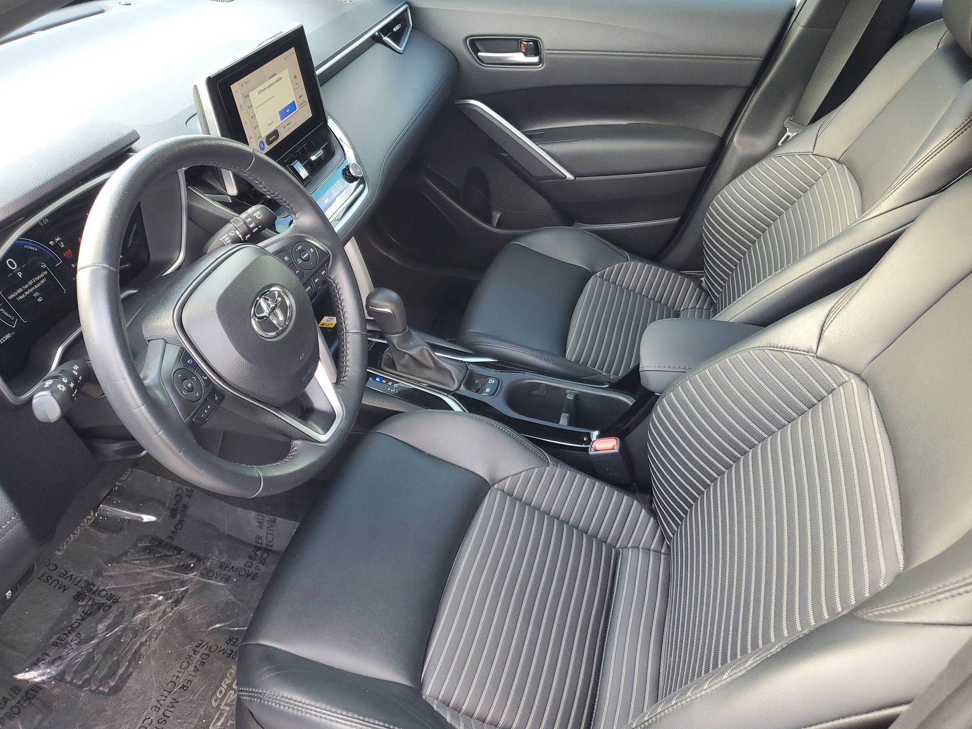 Used 2023 Toyota Corolla Cross XSE w/ Convenience Package image 19