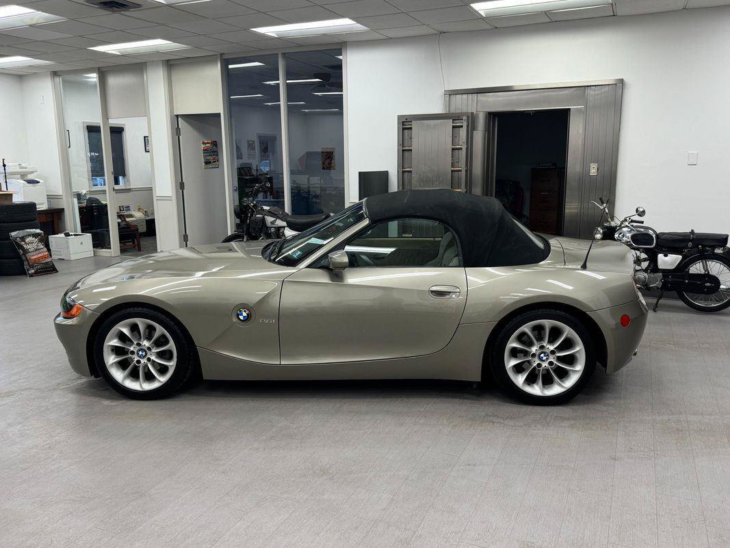 Used 2004 BMW Z4 2.5i RWD image 3