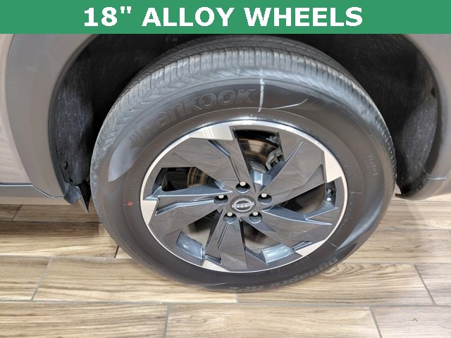 Used 2025 Nissan Rogue SV image 8