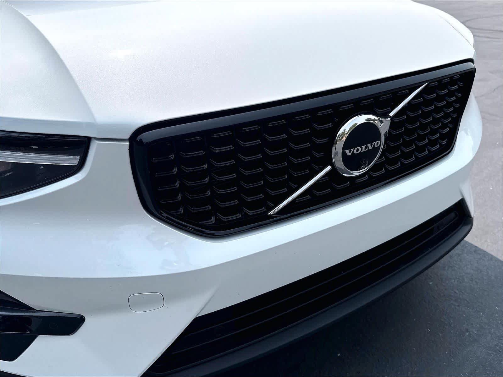 Used 2025 Volvo XC40 B5 Ultra AWD/4WD image 33