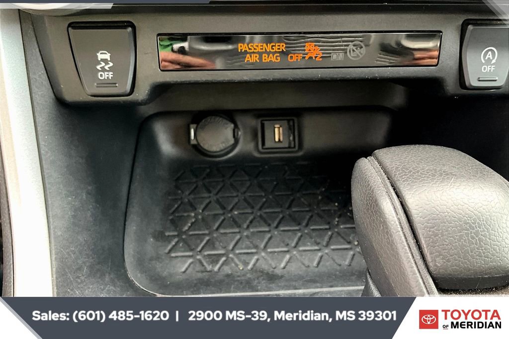 Used 2022 Toyota RAV4 XLE image 23