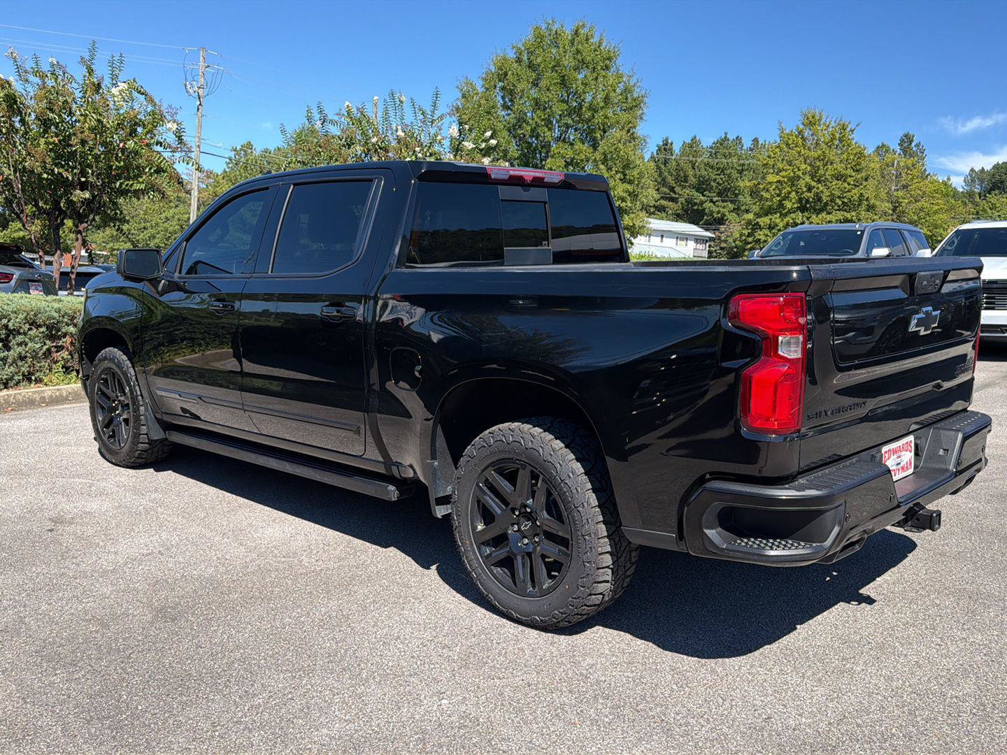 Used 2024 Chevrolet Silverado 1500 High Country w/ Midnight Edition AWD/4WD image 2