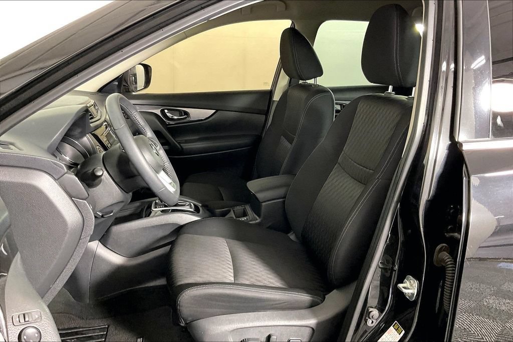 Used 2020 Nissan Rogue SV FWD image 32