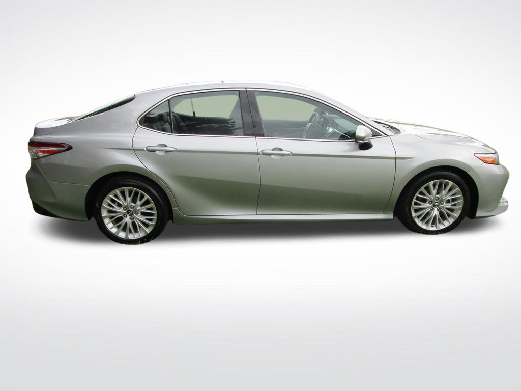 Used 2018 Toyota Camry XLE image 6