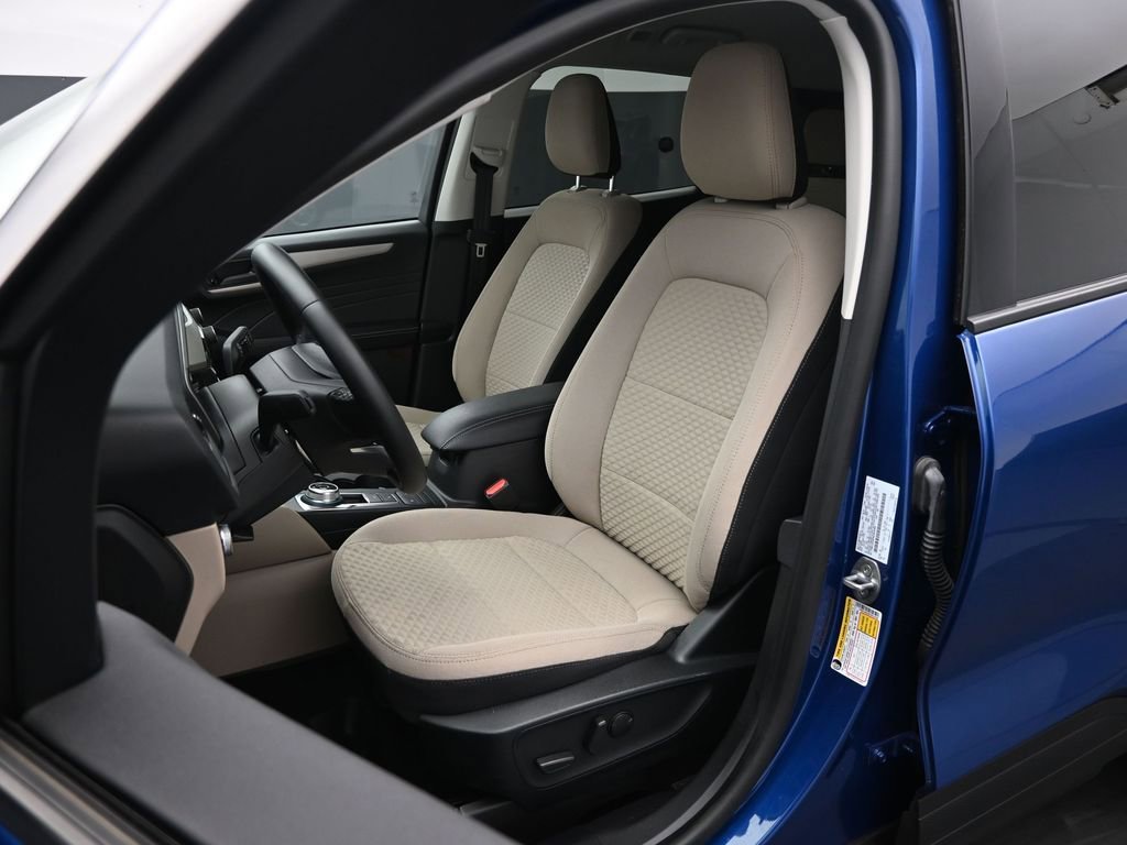 Used 2022 Ford Escape SE w/ Convenience Package FWD image 9