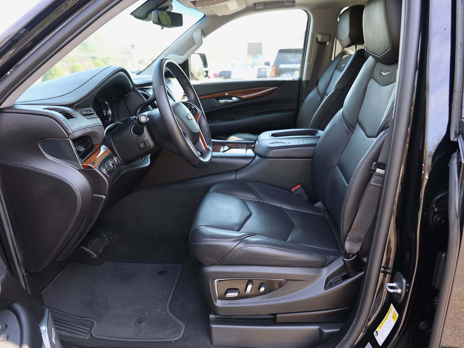 Used 2017 Cadillac Escalade Premium Luxury AWD/4WD image 19