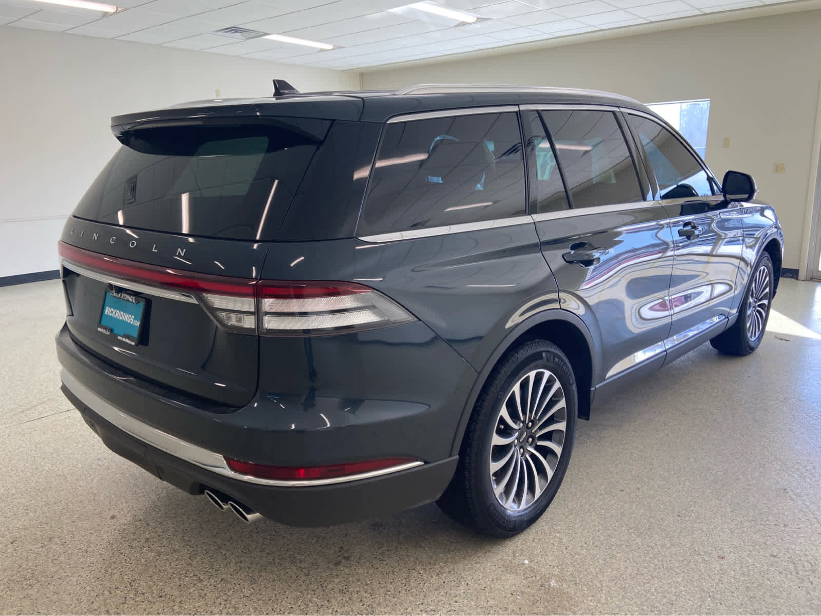 Used 2023 Lincoln Aviator Reserve w/ Class IV Trailer Tow Package image 6