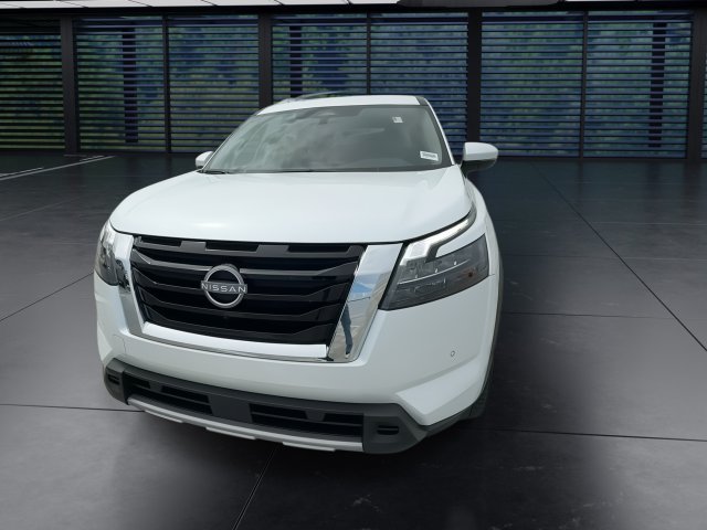 Used 2025 Nissan Pathfinder SL FWD image 3