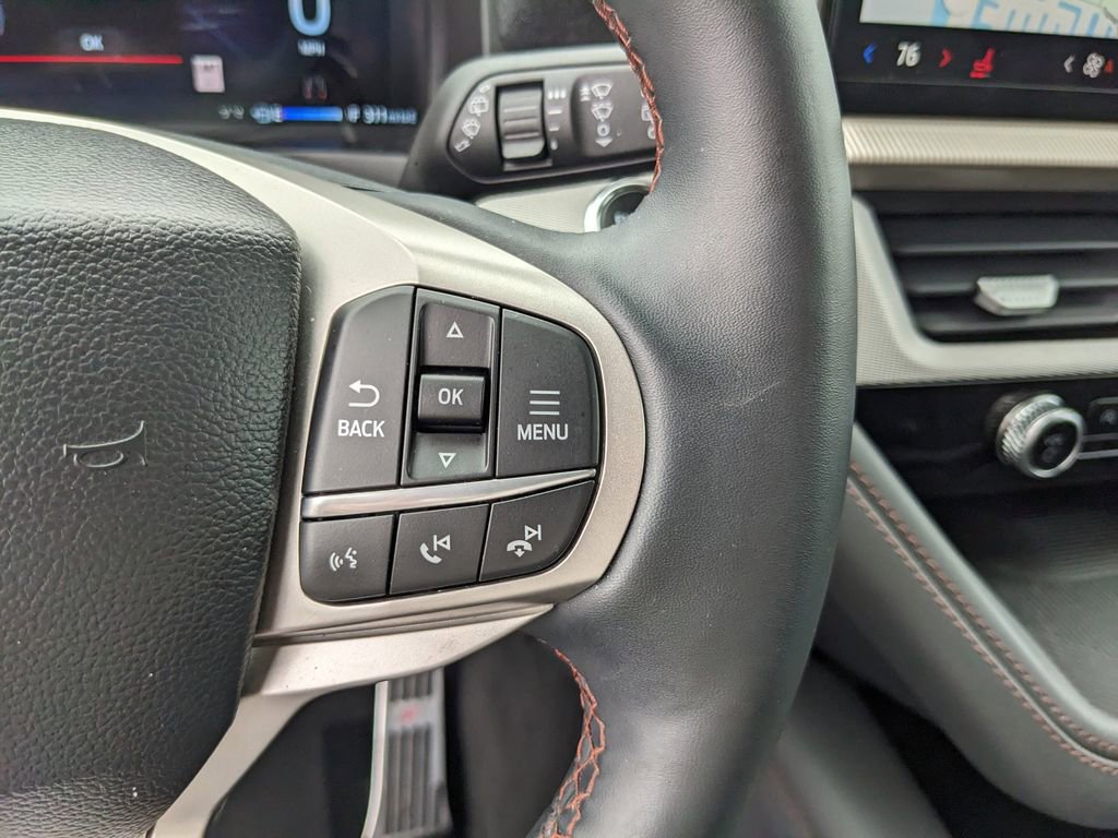Used 2025 Ford Explorer Active image 32