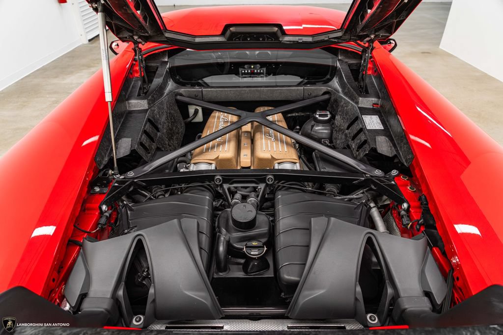 Used 2018 Lamborghini Huracan Performante AWD/4WD image 23