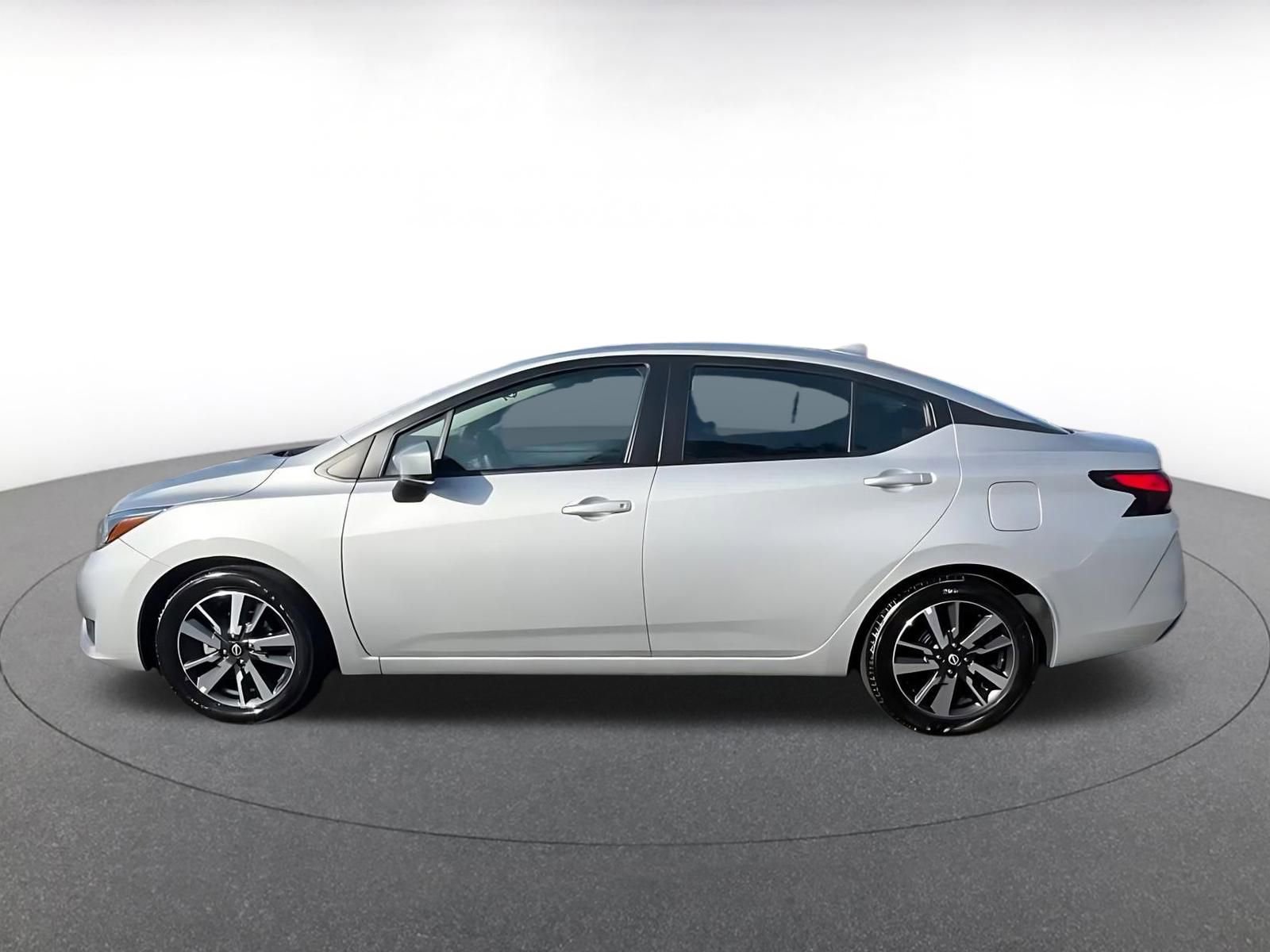 Used 2025 Nissan Versa SV FWD image 9
