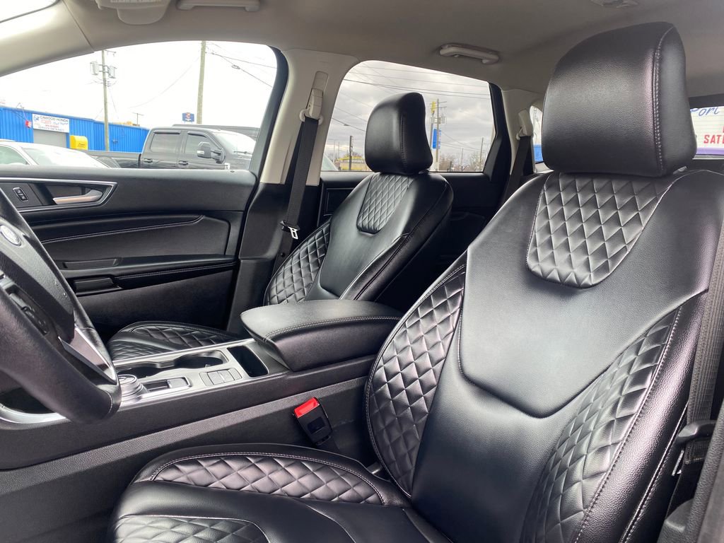 Used 2024 Ford Edge Titanium image 10